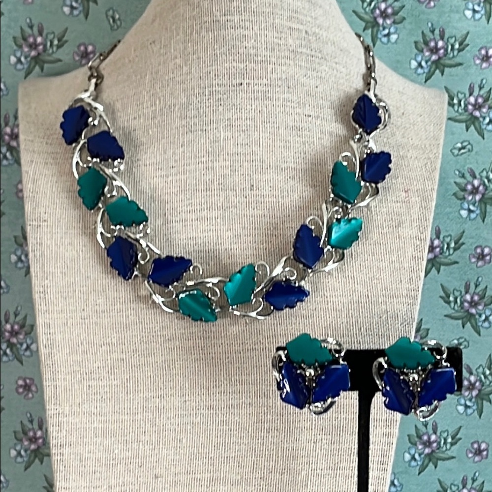 Vintage teal and royal blue thermoset leaf necklace and clip earring set